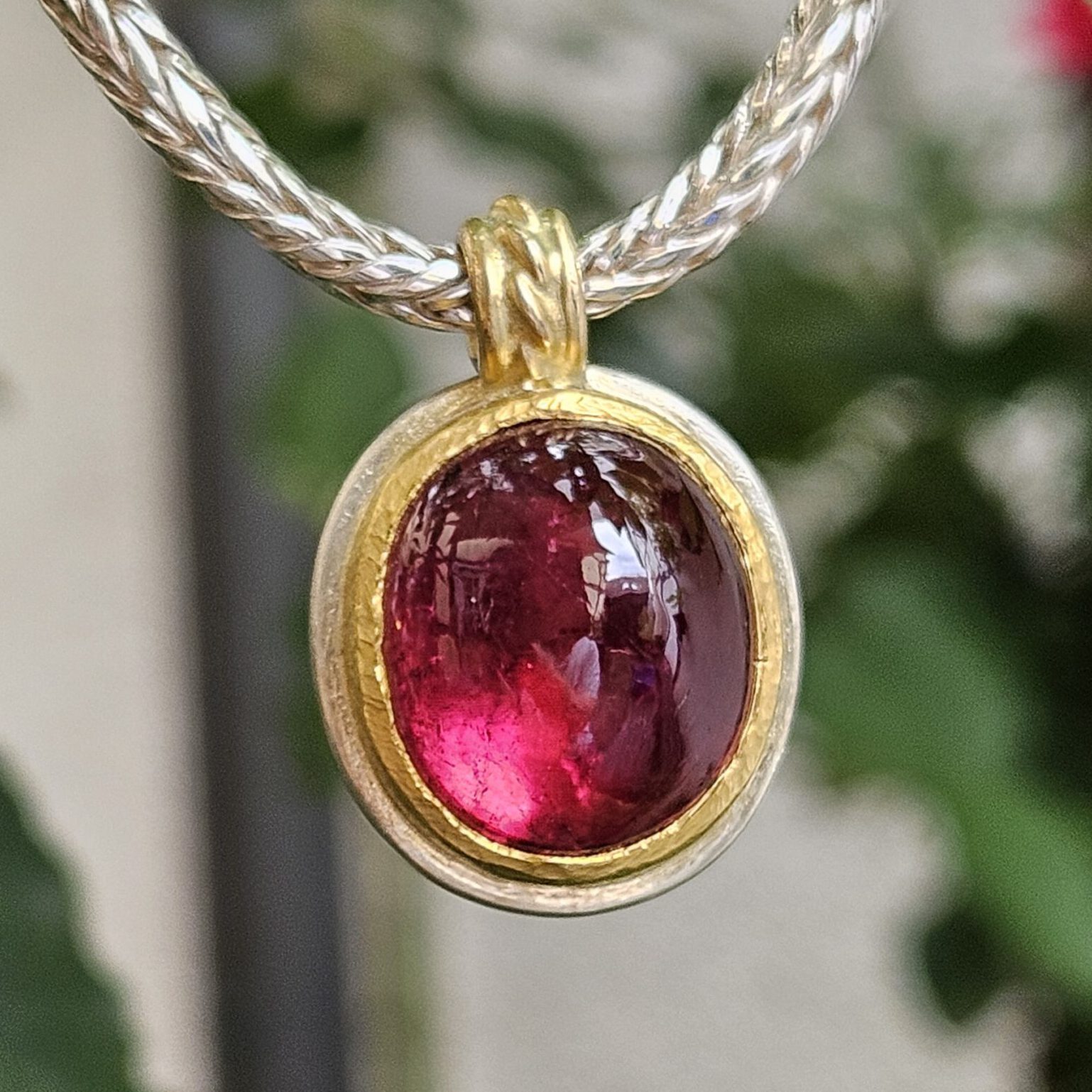 Anhänger mit Rubellit-Turmalin aus Gold und Silber 26,5 mm