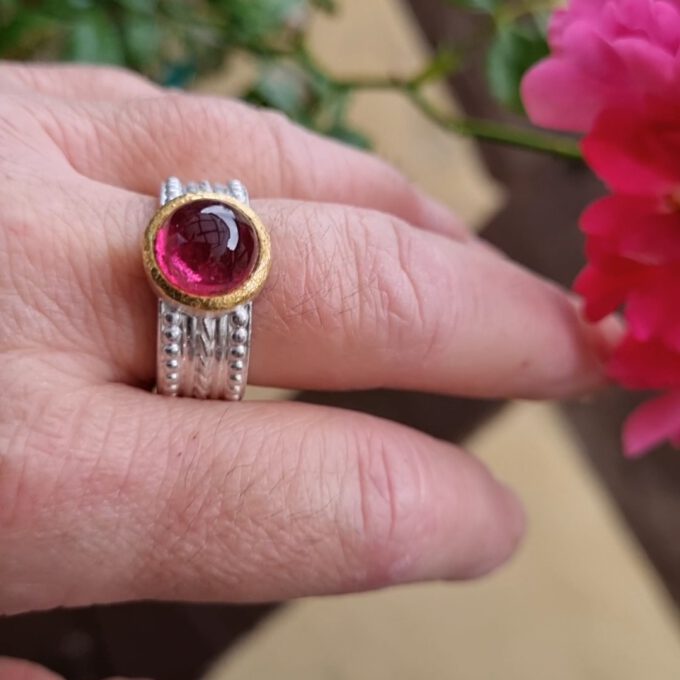 Rubellitring in Feingold und Silberring